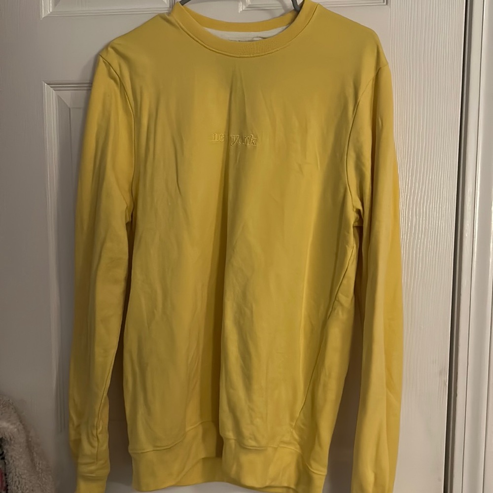 Yellow crew neck sweatshirt